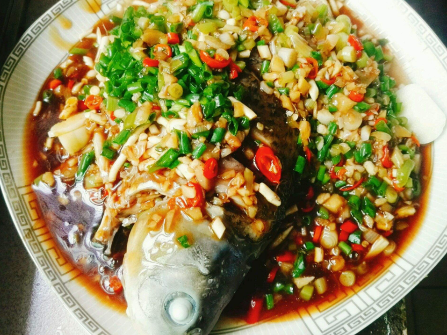 涼拌鯽魚(yú)制作方法